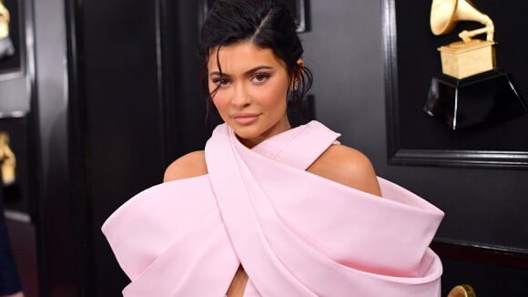 Kylie Jenner abre jogo sobre plásticas, maquiagem e empoderamento feminino