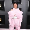 Em entrevista à Paper Magazine, Kylie Jenner contou que as mudanças em seu rosto se devem aos preenchimentos estéticos