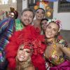 Luísa Sonza também prestigiou Preta Gil em bloco de Carnaval