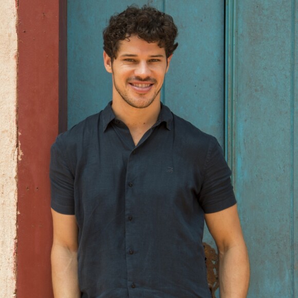 José Loreto apareceu com Bruno Gagliasso e Caio Blat em foto divertida em bastidor de novela nesta segunda-feira, 25 de fevereiro de 2019