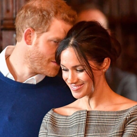 Apesar de não poder revelar o sexo do bebê antes do nascimento, Meghan Markle e Príncipe Harry também optaram por quebrar o protocolo e não saber o sexo do herdeiro com antecedência
