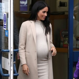 Duquesa básica! Meghan Markle já usou vestido de loja de departamento de R$ 130 em evento no dia 16 de janeiro de 2019
