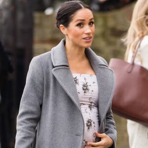 Além de fashionista, Meghan Markle também é defensora de causas sociais. No dia 17 de dezembro de 2018, por exemplo, a duquesa fez uma visita à Instituição Brinsworth House, dirigida pela instituição de caridade Royal Variety Charity, localizado em Twickenham, Inglaterra