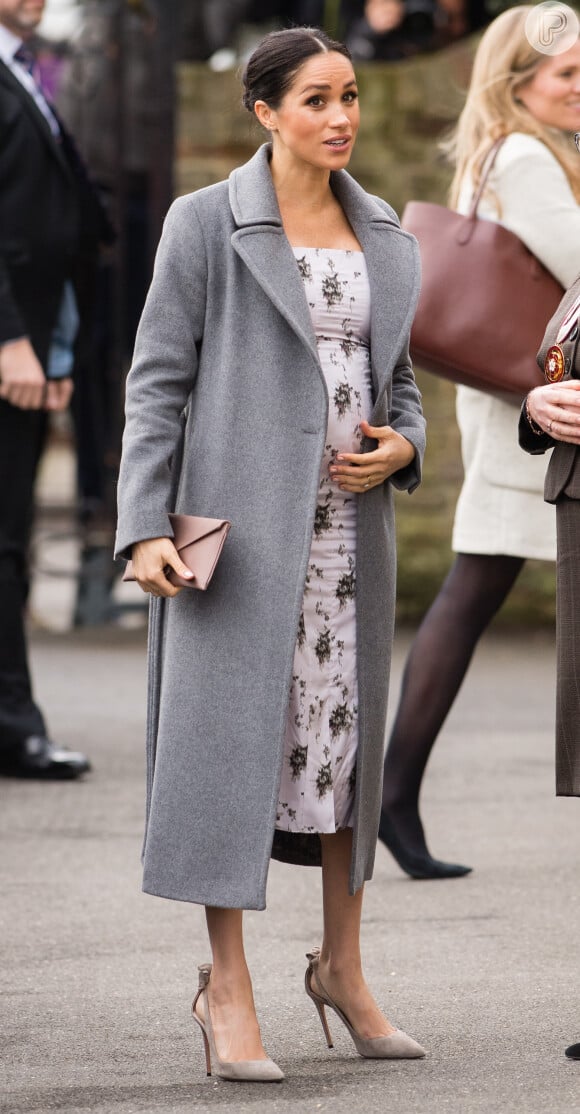 Além de fashionista, Meghan Markle também é defensora de causas sociais. No dia 17 de dezembro de 2018, por exemplo, a duquesa fez uma visita à Instituição Brinsworth House, dirigida pela instituição de caridade Royal Variety Charity, localizado em Twickenham, Inglaterra