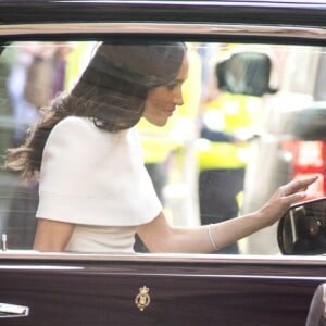 
Meghan Markle questionou quem deveria entrar primeiro no carro em um evento com a rainha Elizabeth II

