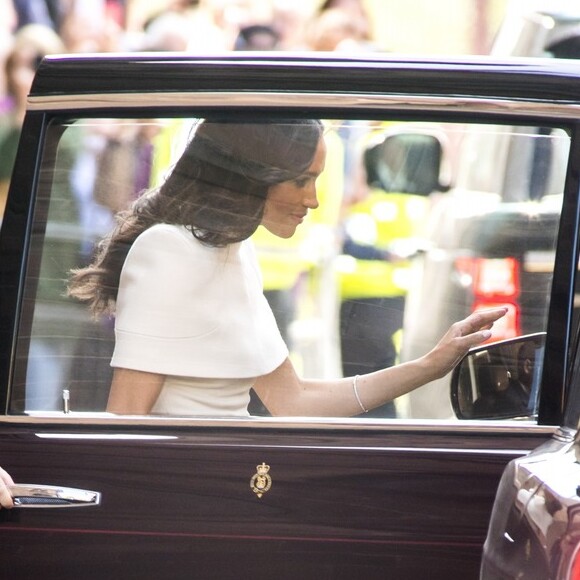 
Meghan Markle questionou quem deveria entrar primeiro no carro em um evento com a rainha Elizabeth II

