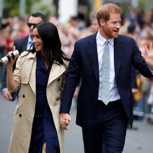 
Meghan Markle e príncipe Harry infringem as regras da família real ao andarem de mãos dadas, já que não podem demonstrar afeto em público

