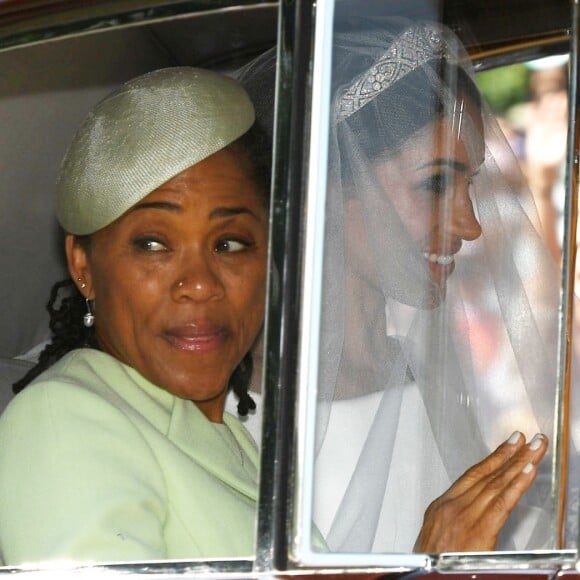 Meghan Markle chegou com a sua mãe, Doria Ragland, ao casamento real. A atitude foi considerada feminista e, ainda, exaltou a cultura negra. Meghan, inclusive, fez questão de contratar um coral formado por cantores negros para cantar na cerimônia