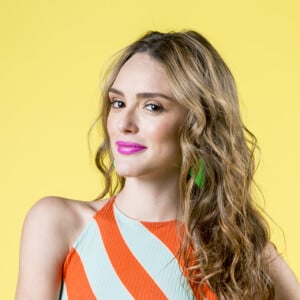 Manu (Isabelle Drummond) tem beijos roubados por Jerônimo (Jesuíta Barbosa) na frente de João (Rafael Vitti) nos próximos capítulos da novela 'Verão 90'