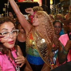 Adriane Galisteu canta marchinhas de Carnaval e músicas de sucesso