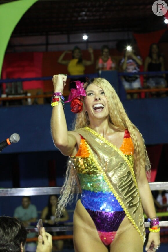 Adriane Galisteu brilhou como rainha do bloco 'Os Mascarados', comandado por Margareth Menezes, no circuito Barra/Ondina, em Salvador, na madrugada desta sexta-feira, 01 de março de 2019