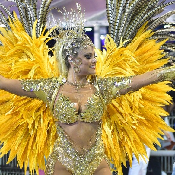 Ellen Rocche apostou em fantasia mais ousada para desfile de carnaval da Rosas de Ouro, neste domingo, 3 de março de 2019: 'Este ano estou muito chique e bonita'