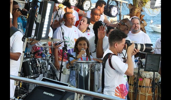 Filho de Ivete Sangalo, Marcelo ajudou a banda da mãe no Bloco Coruja