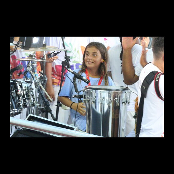 Filho mais velho de Ivete Sangalo acompanhou o show da mãe em trio em Salvador neste domingo, 3 de março de 2019