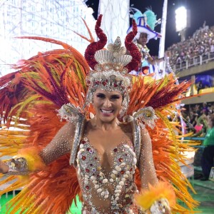 'Eu quero fazer parte da comunidade, se for só para dar um close, eu prefiro ficar só na minha casa', disse Lívia Andrade sobre sua paixão por Carnaval