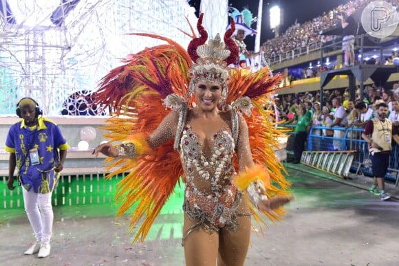 'Eu quero fazer parte da comunidade, se for só para dar um close, eu prefiro ficar só na minha casa', disse Lívia Andrade sobre sua paixão por Carnaval