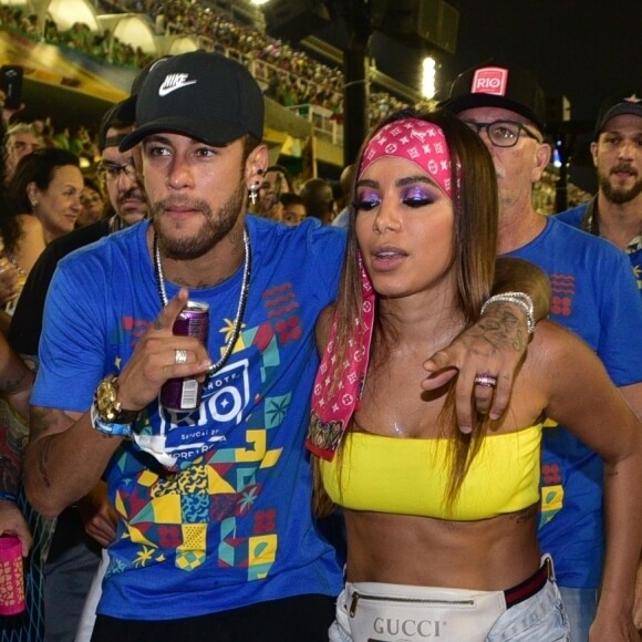 Anitta e Neymar estiveram juntos no Nosso Camarote, na Marquês de Sapucaí, nesta segunda-feira, 4 de março de 2019
