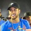 Neymar teve os olhos fechados por amigos para não ver a ex-namorada Bruna Marquezine