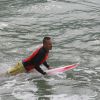 Apaixonado por surfe, Paulinho Vilhena estava por perto quando salvou o diretor de 'Império', Rogério Gomes, de um afogamento no Rio: 'Estava longe e apareceu do nada', diz Rogério, que surfava em uma praia carioca