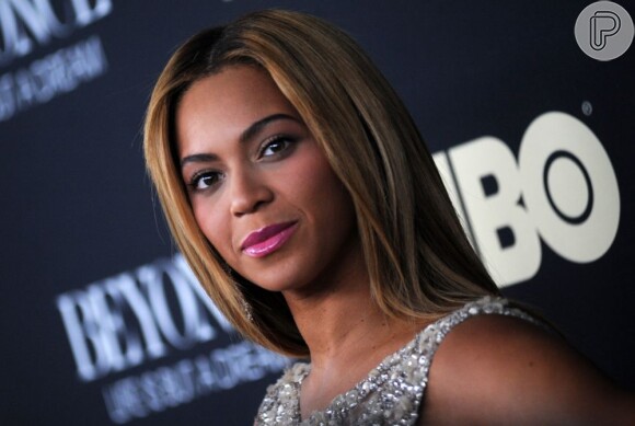 'Antes de começarmos a sair, ficamos nos falando por telefone por um ano e meio', declarou Beyoncé