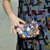 Detalhe da bolsa Chanel da atriz Laura Neiva. Luxo!