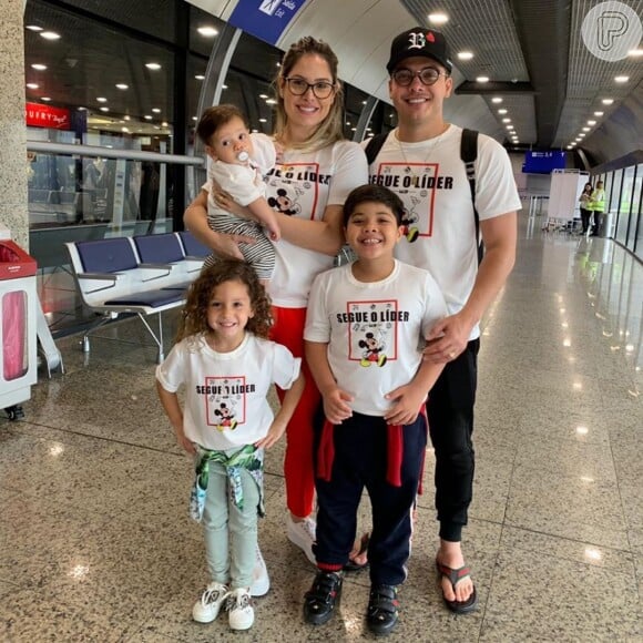 Wesley Safadão e Thyane Dantas desembarcaram em Orlando para curtirem férias em família