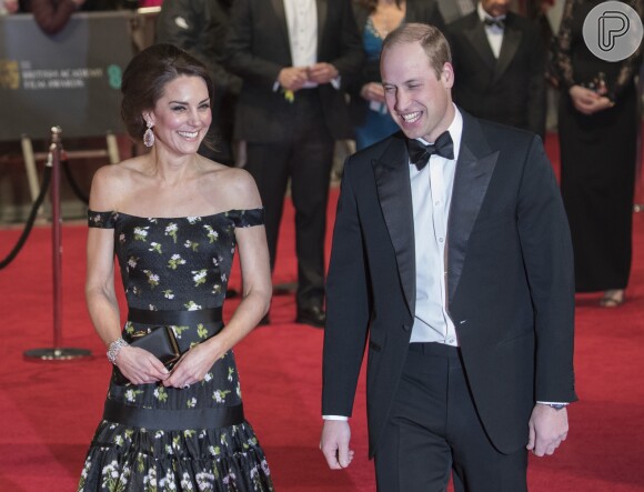Kate Middleton apostou em vestido com decote Bardot no Bafta de 2017 com um vestido do falecido estilista britânico Alexander MqQueen