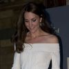 A Duquesa de Cambridge Kate Middleton usou vestido Barbara Casasola e sandálias Schutz