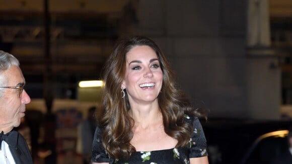 É chique repetir! Kate Middleton customiza vestido McQueen usado em 2017
