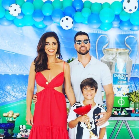 Juliana Paes se divertiu no domingo de folga com a família