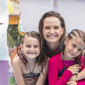 Fernanda Rodrigues esteve no Beach Park com a filha, Luisa