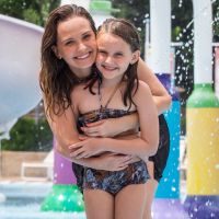 Fernanda Rodrigues curte piscina com a filha e semelhança impressiona. Fotos!