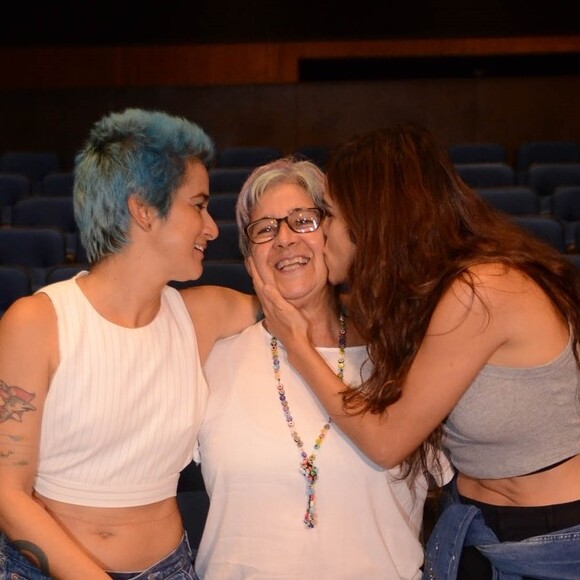 Nanda Costa está de visual novo