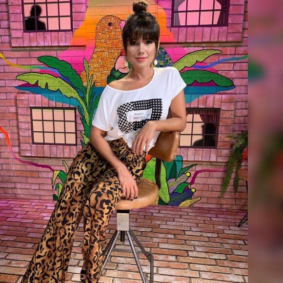 O animal print também está presente nos looks de Paula Fernandes