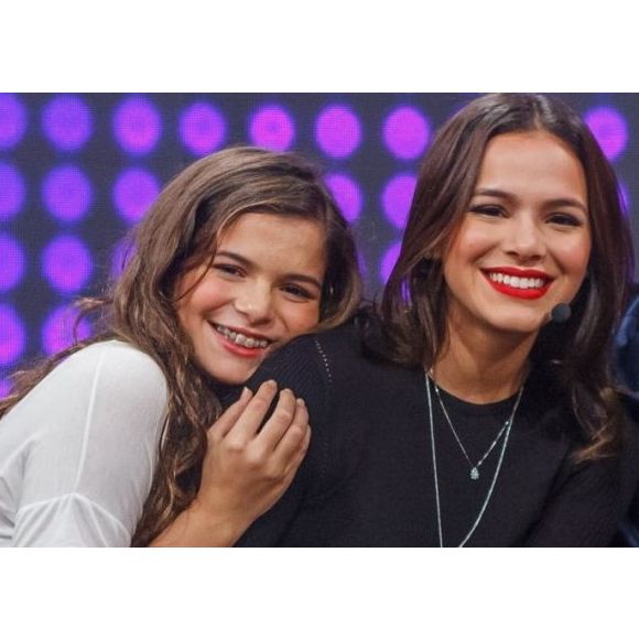 Luana Marquezine elogiou o estilo da irma, Bruna Marquezine, no Rio de Janeiro nesta quinta-feira, 21 de março de 2019