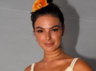 Moda floral! Isis Valverde aposta em cropped de luxo e romântico com decote
