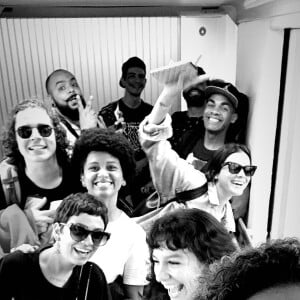 Bruna Marquezine viaja com amigos para Angola em projeto missionário