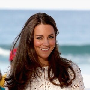 Kate Middleton usou em um look mais delicado e fresco para cumprir sua agenda de compromissos no tour pela Austrália