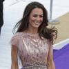 Longo rosé repleto de brilho da grife Jenny Packham já foi aposta de Kate Middleton