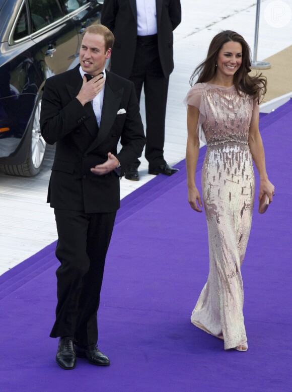 Longo rosé repleto de brilho da grife Jenny Packham já foi aposta de Kate Middleton