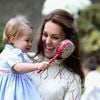 Kate Middleton investiu em um modelo de crochê em evento com a família real