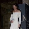 Inspiração noiva: A Duquesa de Cambridge Kate Middleton usa vestido Barbara Casasola e sandálias Schutz