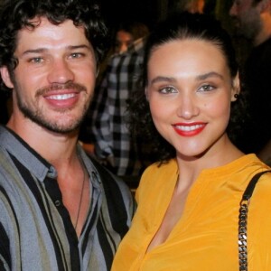 Débora Nascimento e José Loreto estão dando indícios que retomaram o casamento