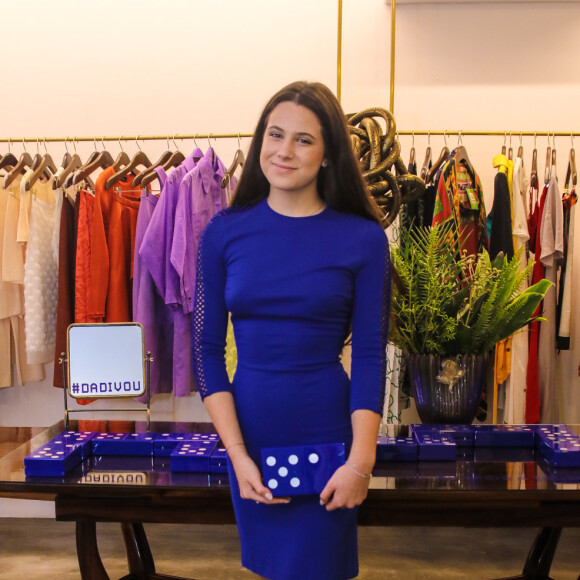 Sophia Raia e João Guilherme Silva postaram stories juntos no Valentine's Day e tiraram foto abraçados no Carnaval.