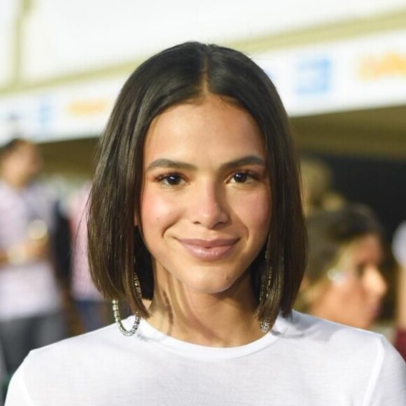 Bruna Marquezine surgiu de camisa branca molhada ao estrelar nova campanha de grife da joias de HStern