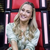 Claudia Leitte exibe barriga de grávida com biquíni de oncinha: 'Vejo uma bebê'