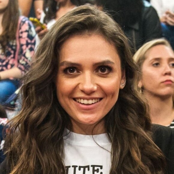 Monica Iozzi celebra 1 ano sem cigarro e incentiva fumantes contra vício:'Força'