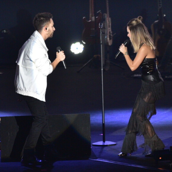 Sandy e Junior se apresentam juntos em pocket show comemorativo de 30 anos de carreira em São Paulo. Fernanda Paes Leme, Giovanna Lancellotti e Deborah Secco estavam presentes