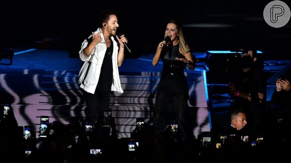Sandy e Junior cantam vários hits em noite de show exclusivo em São Paulo