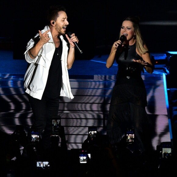 Sandy e Junior cantam vários hits em noite de show exclusivo em São Paulo